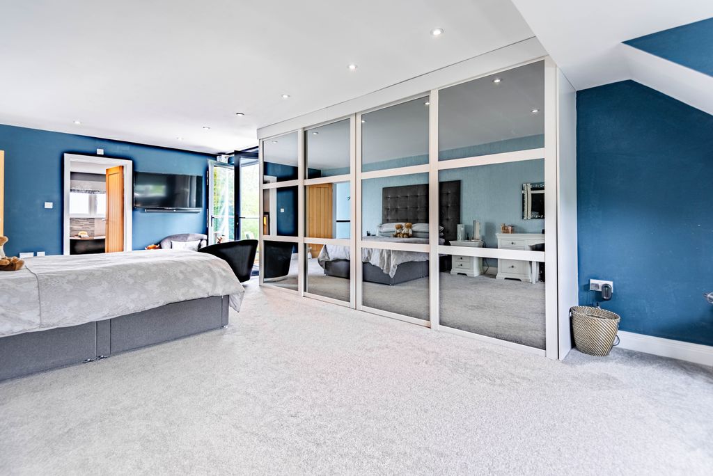 Additional image 22 of 4 bed detached house for saleAvenue Road, Dobbs Weir, Hoddesdon EN11