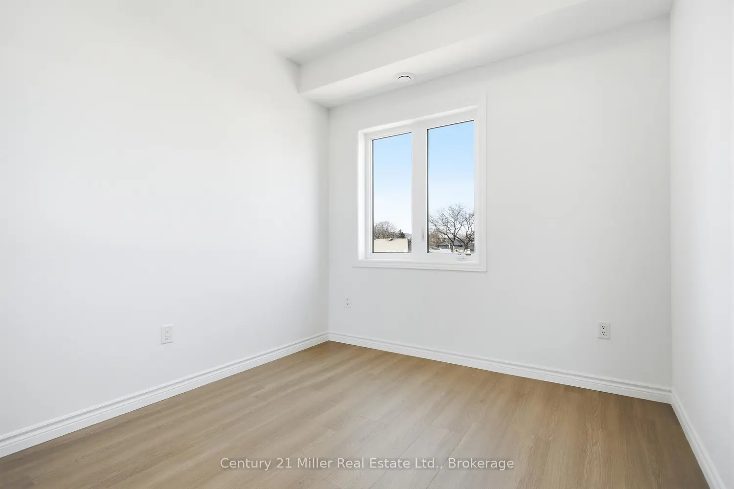 2 Slessor Boulevard 12 photo 5