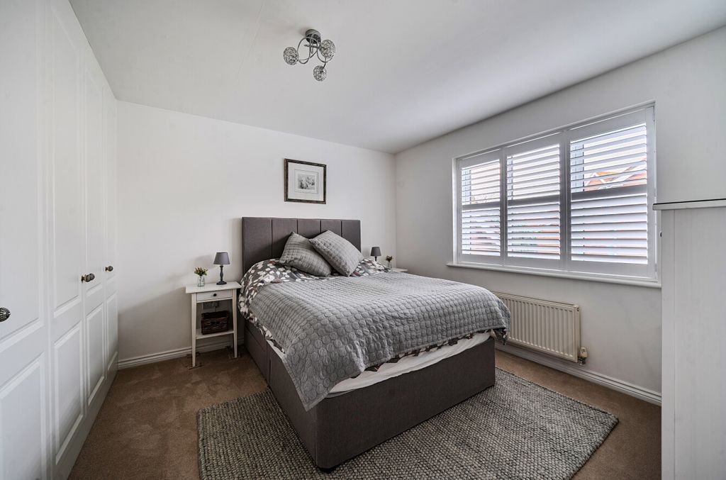 Additional image 7 of 5 bed detached house for saleMyllers Lond, Hook, Hampshire RG27
