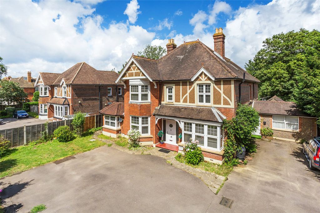 8 bed detached house for saleMassetts Road, Horley, Surrey RH6