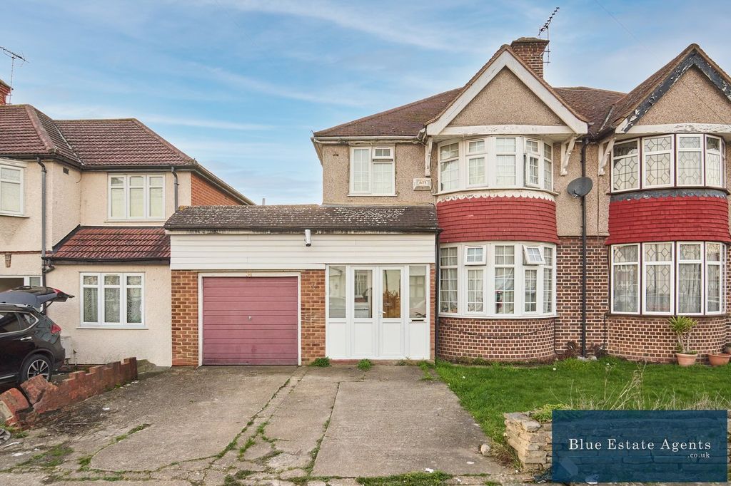3 bed semi-detached house for saleBlossom Waye, Hounslow TW5