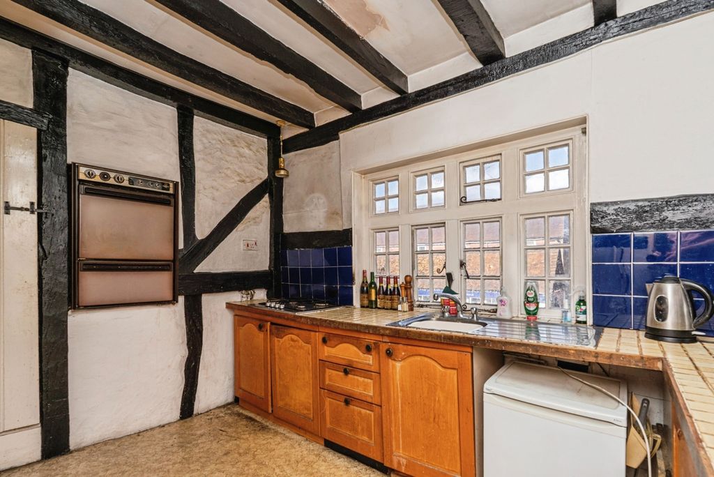 Additional image 16 of 2 bed flat for salePetworth Road, Haslemere, Surrey GU27