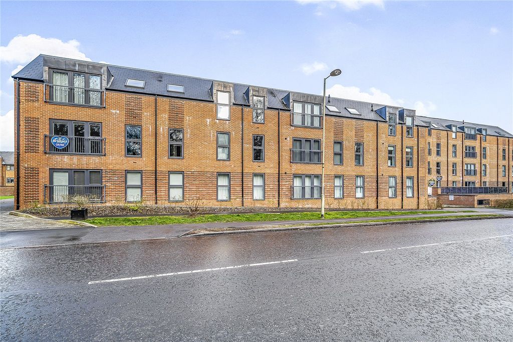 Additional image 15 of 2 bed flat for saleStation Road, Hook, Hampshire RG27