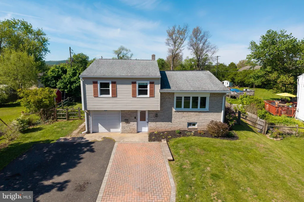 Additional image 2 of 104 Briarwood Drive, Douglassville, PA 19518