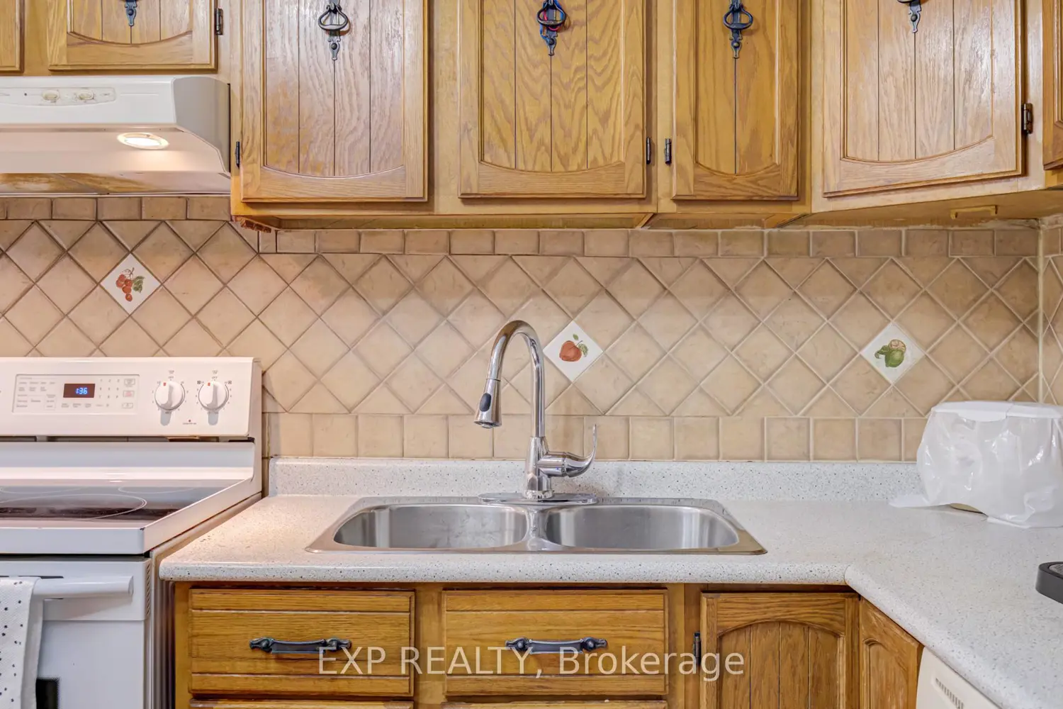 444 Maybank Avenue photo 2