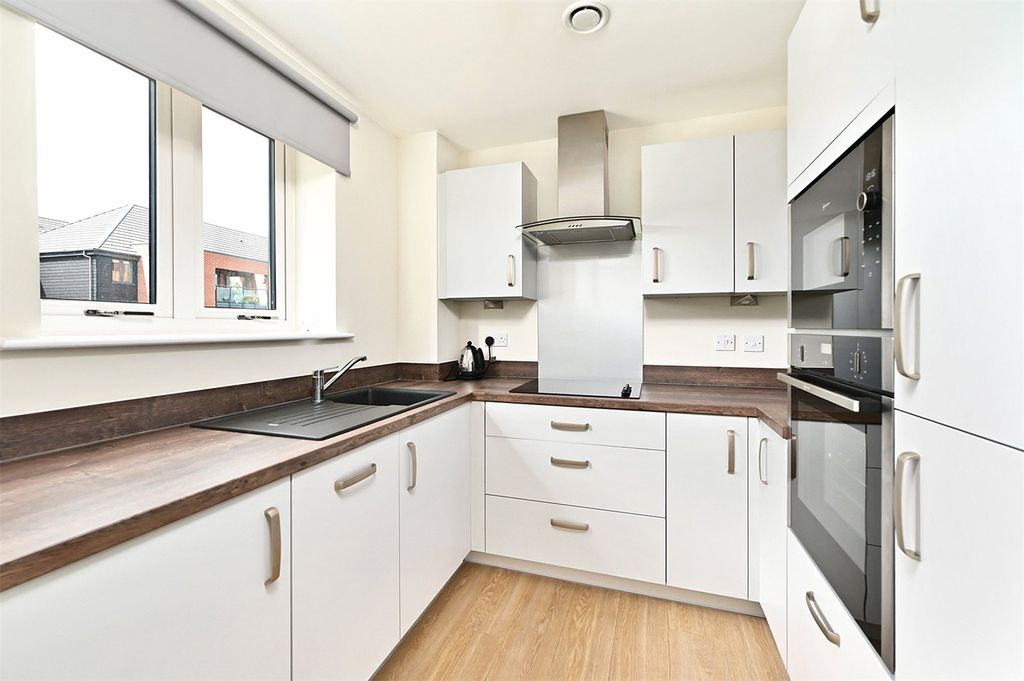 Additional image 2 of 1 bed flat for saleStation Road, Hook, Hampshire RG27