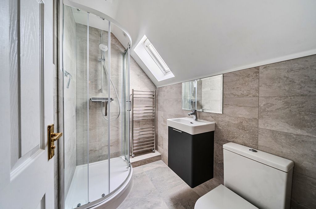 Additional image 19 of 5 bed detached house for saleMyllers Lond, Hook, Hampshire RG27