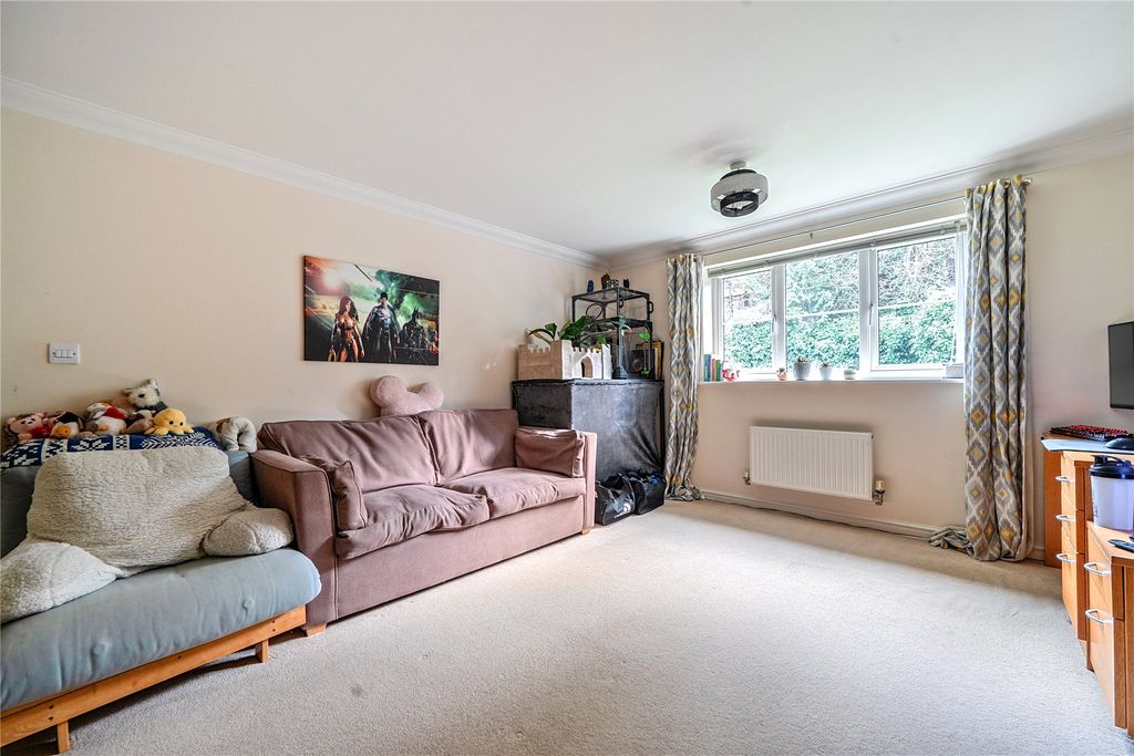 Additional image 7 of 2 bed flat for saleHaslemere, Surrey GU27