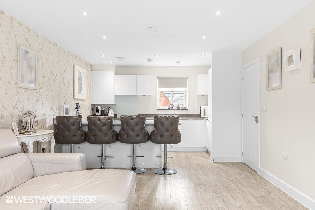 Additional image 3 of 2 bed flat for saleMoye Close, Hoddesdon EN11