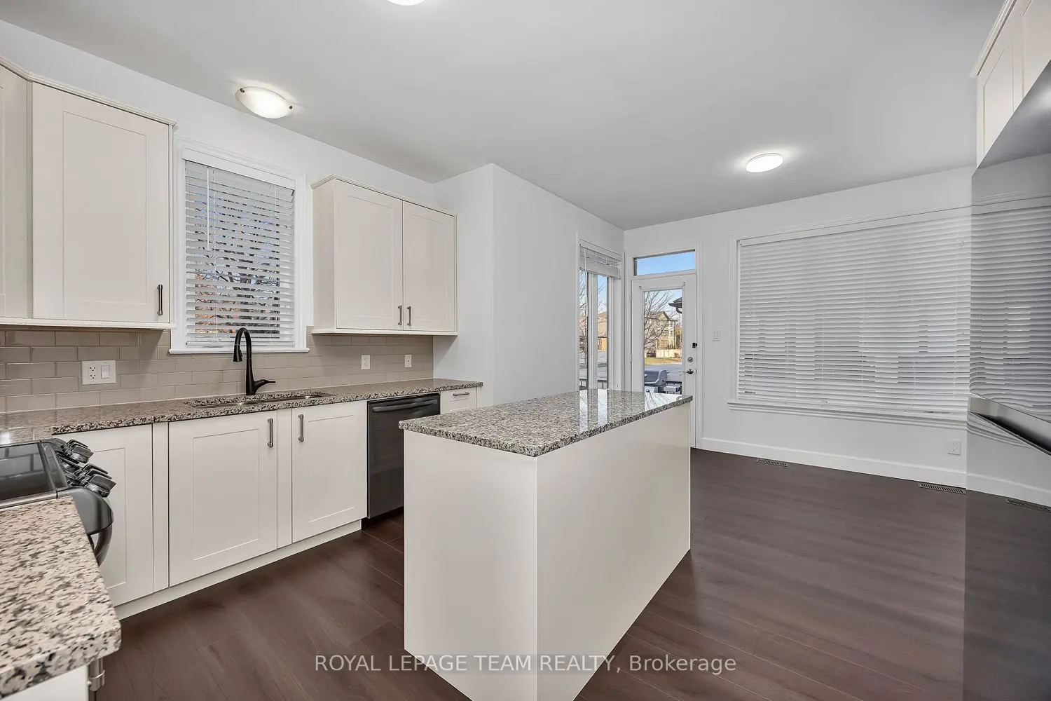 28 Magnolia Way photo 4