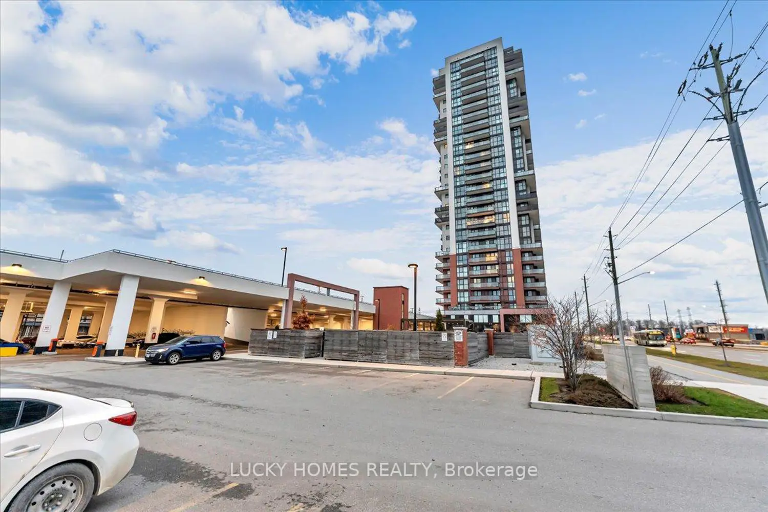 2550 Simcoe Street 317 photo 2