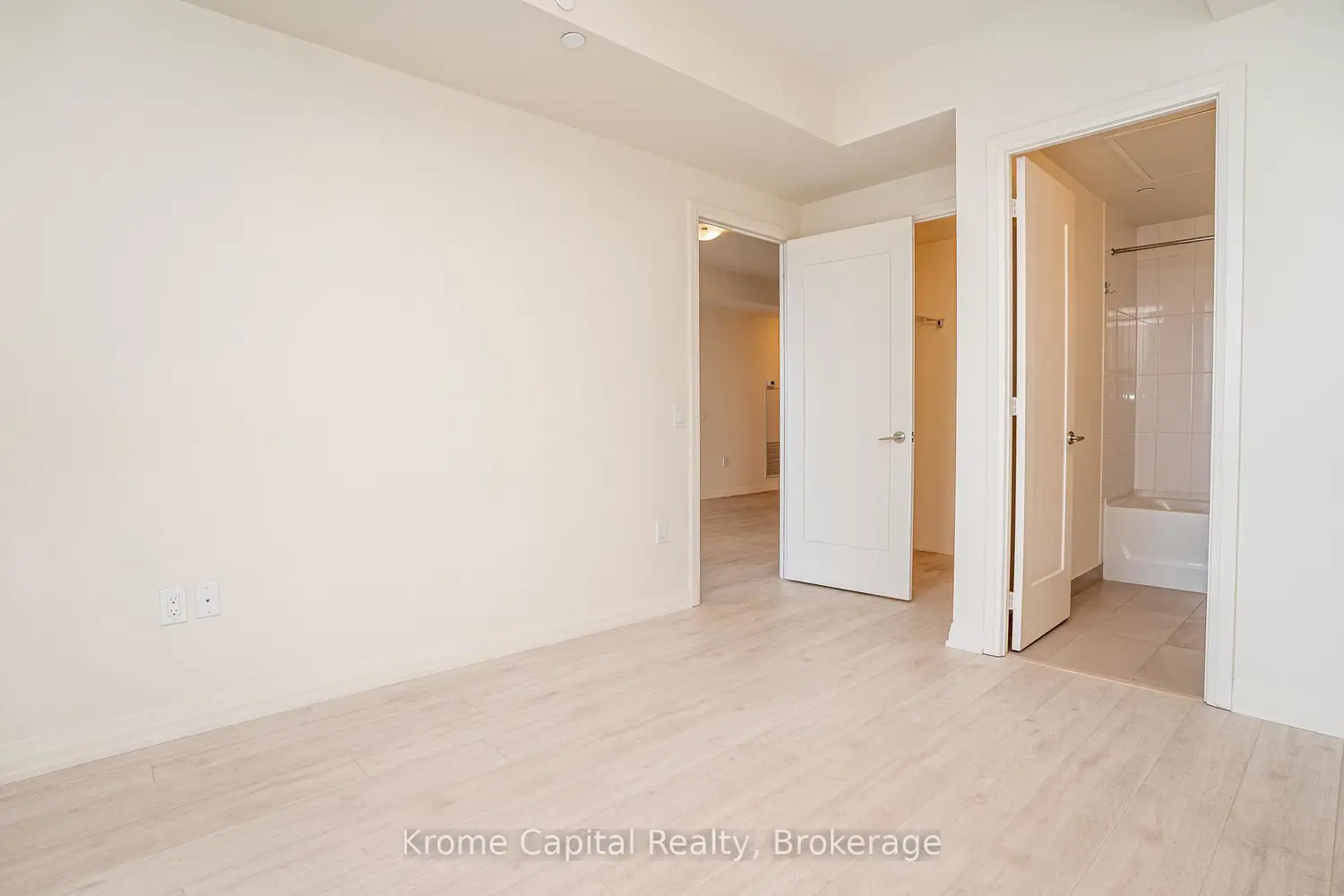 8960 Jane Street 314 photo 3