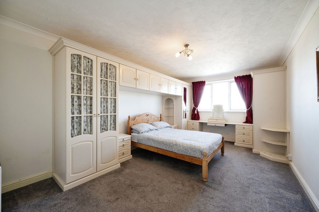 Additional image 15 of 2 bed flat for saleSouthwood Road, Hayling Island, Hampshire PO11