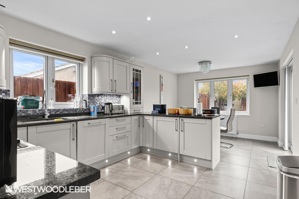 Additional image 5 of 4 bed detached house for saleDerby Road, Hoddesdon EN11