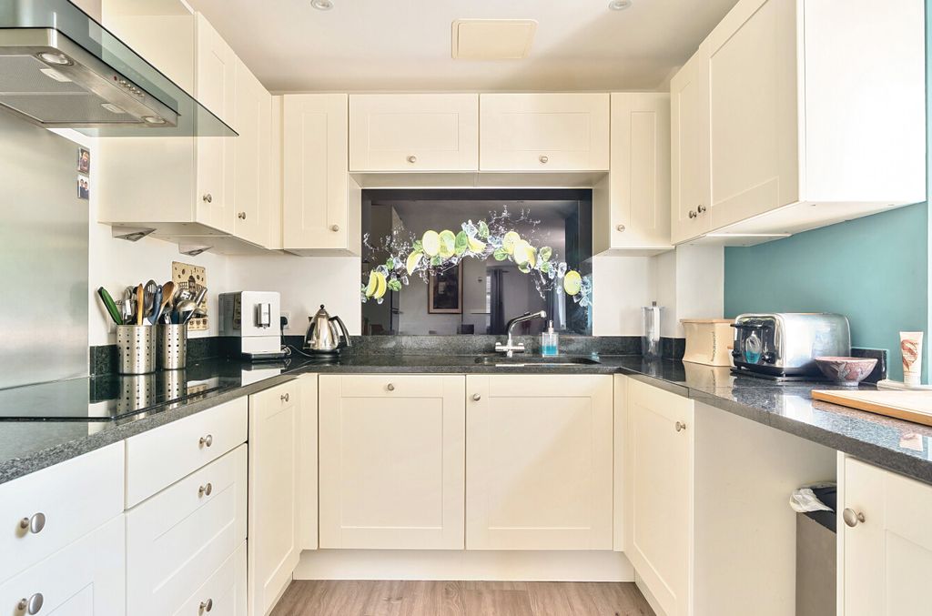Additional image 8 of 3 bed flat for saleHindhead, Surrey GU26