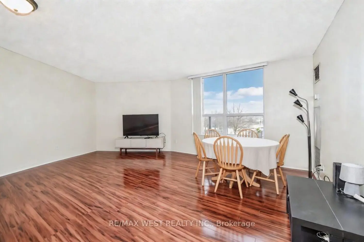 6 Humberline Drive 313 photo 3