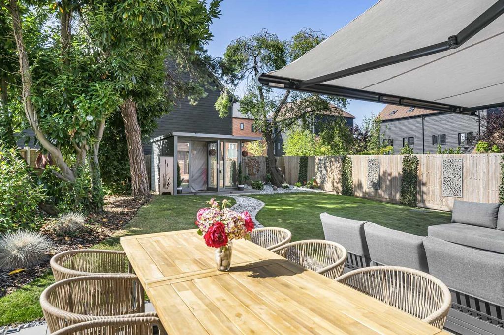 Additional image 18 of 3 bed detached house for saleFlint Close, Rotherfield Greys, Henley-On-Thames RG9