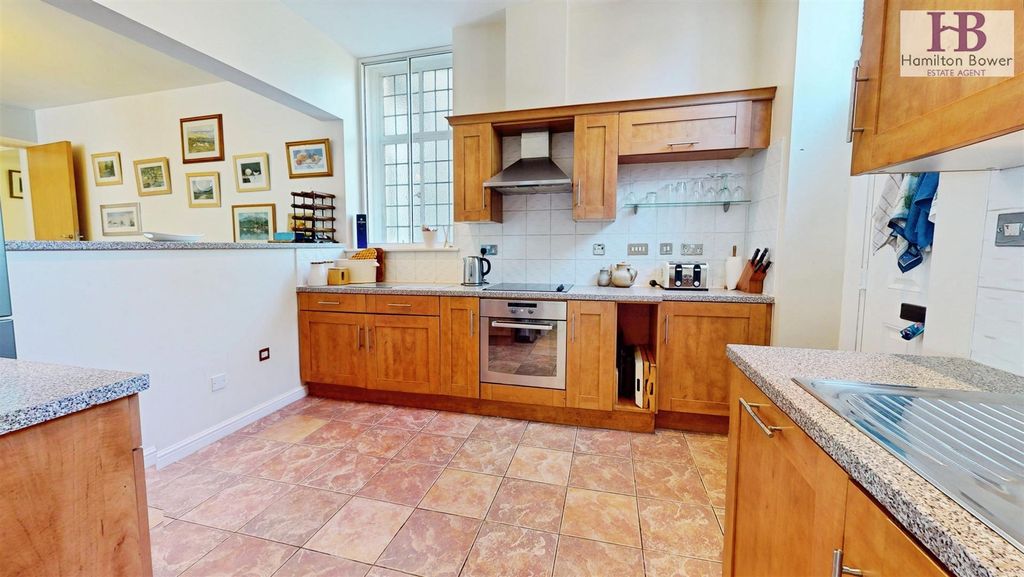 Additional image 7 of 2 bed flat for saleSinderhill Court, Northowram, Halifax HX3