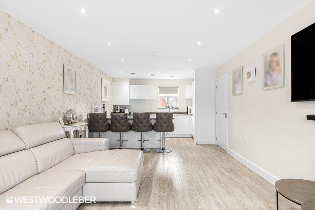 Additional image 2 of 2 bed flat for saleMoye Close, Hoddesdon EN11