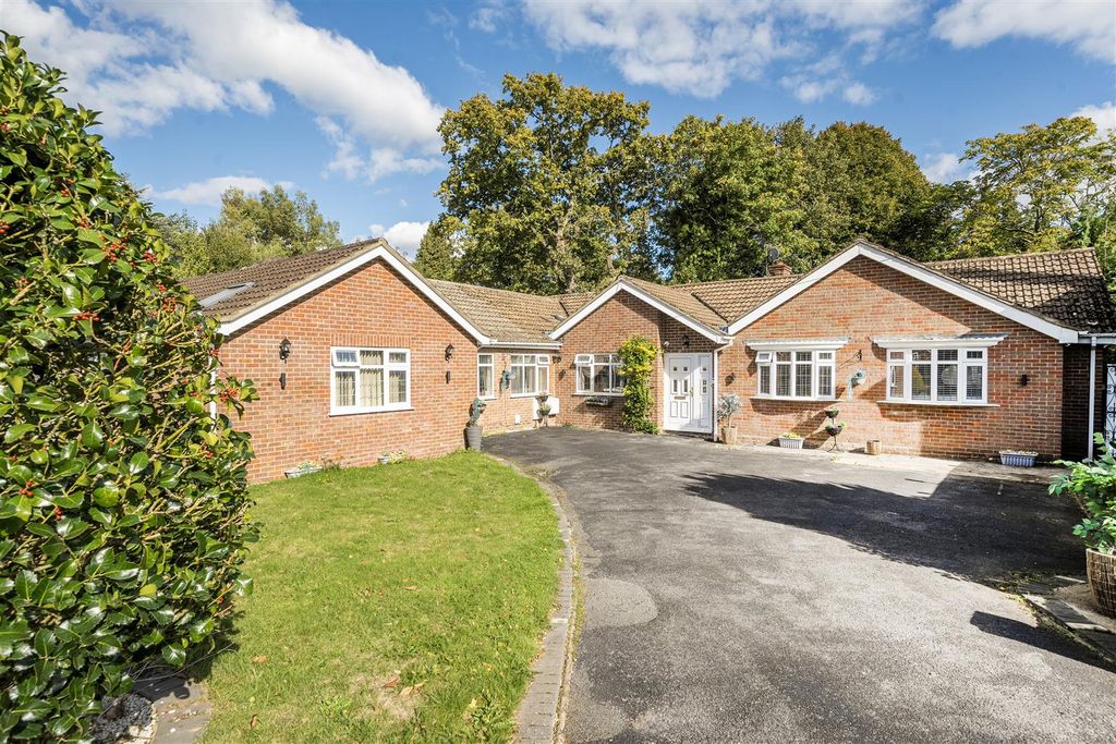 Additional image 9 of 6 bed detached house for saleMerlewood Close, High Wycombe HP11