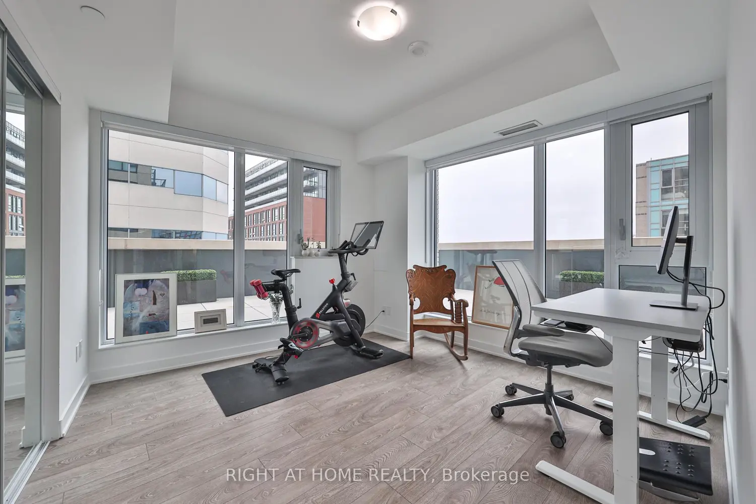 543 Richmond Street 832 photo 5