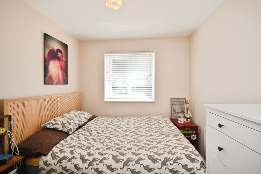 Additional image 8 of 2 bed flat for saleSalisbury Road, Hoddesdon EN11