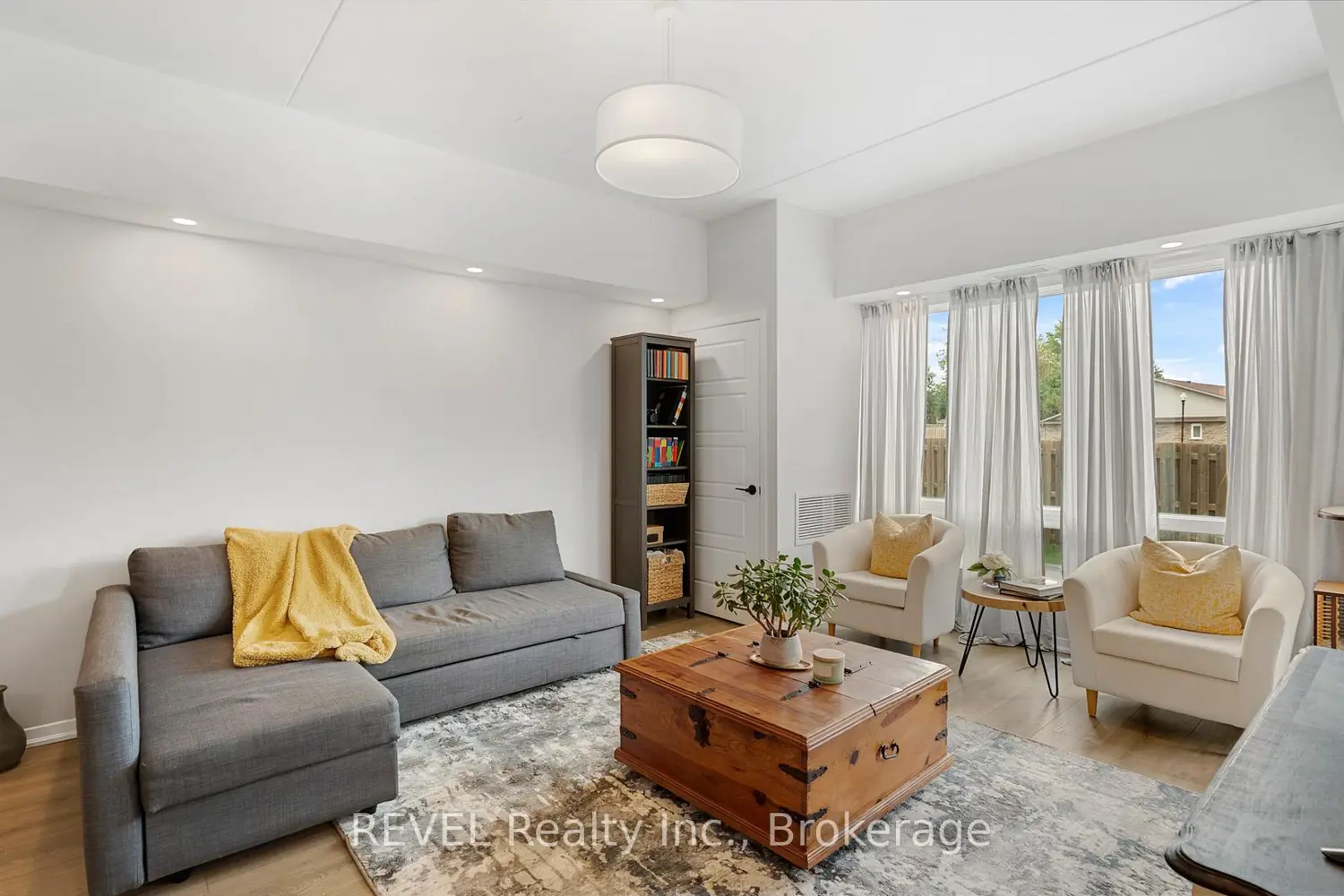 3998 Victoria Avenue 106 photo 4