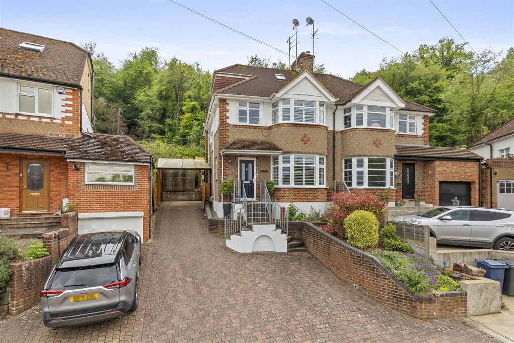 4 bed semi-detached house for saleKeep Hill Drive, High Wycombe HP11