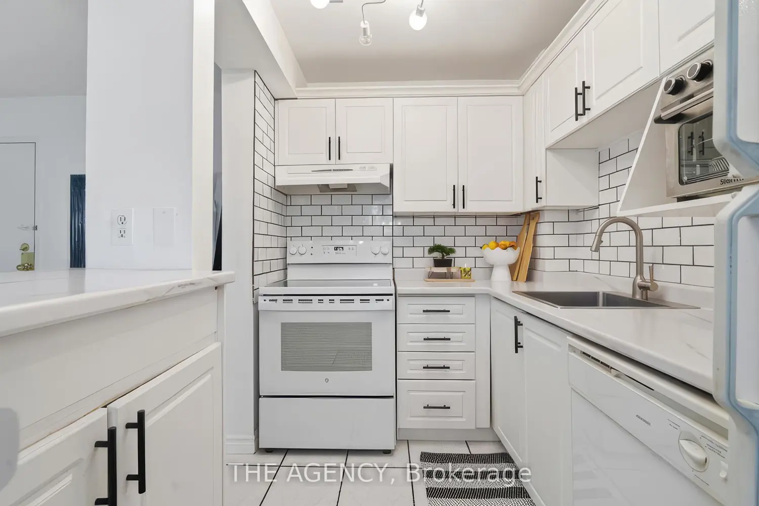 640 Grey Street 206 photo 5