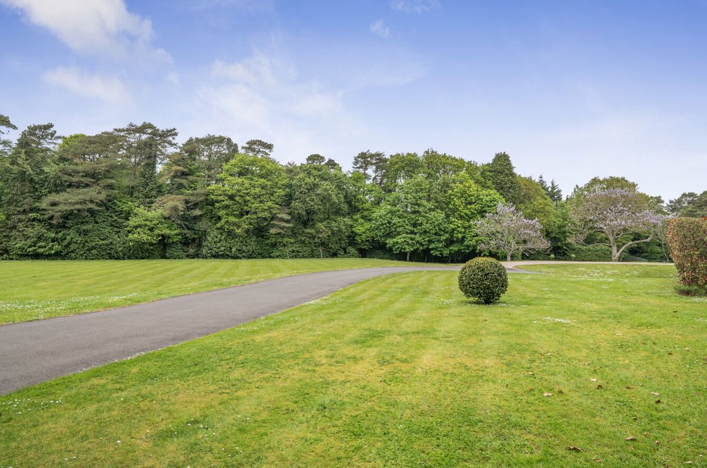 Additional image 2 of 2 bed flat for saleBeacon Crescent, Hindhead, Surrey GU26