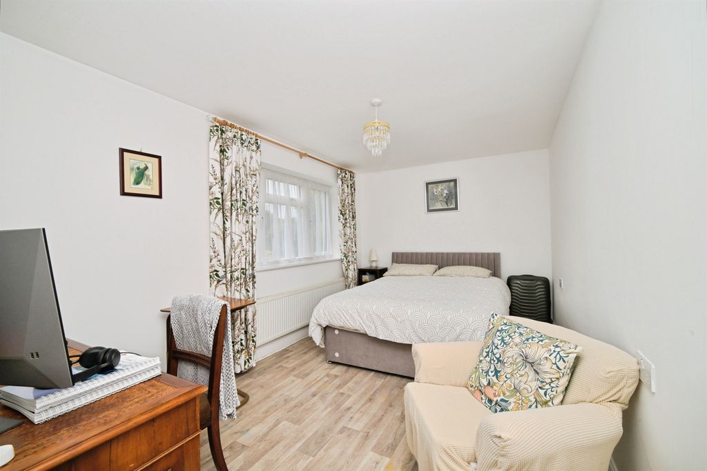 Additional image 9 of 5 bed detached bungalow for saleWare Road, Hoddesdon EN11