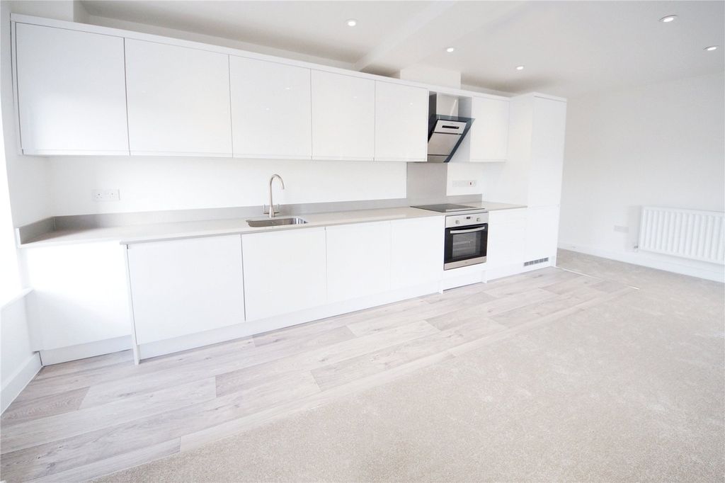 Additional image 6 of 2 bed flat for saleLondon Road, Hook, Hampshire RG27