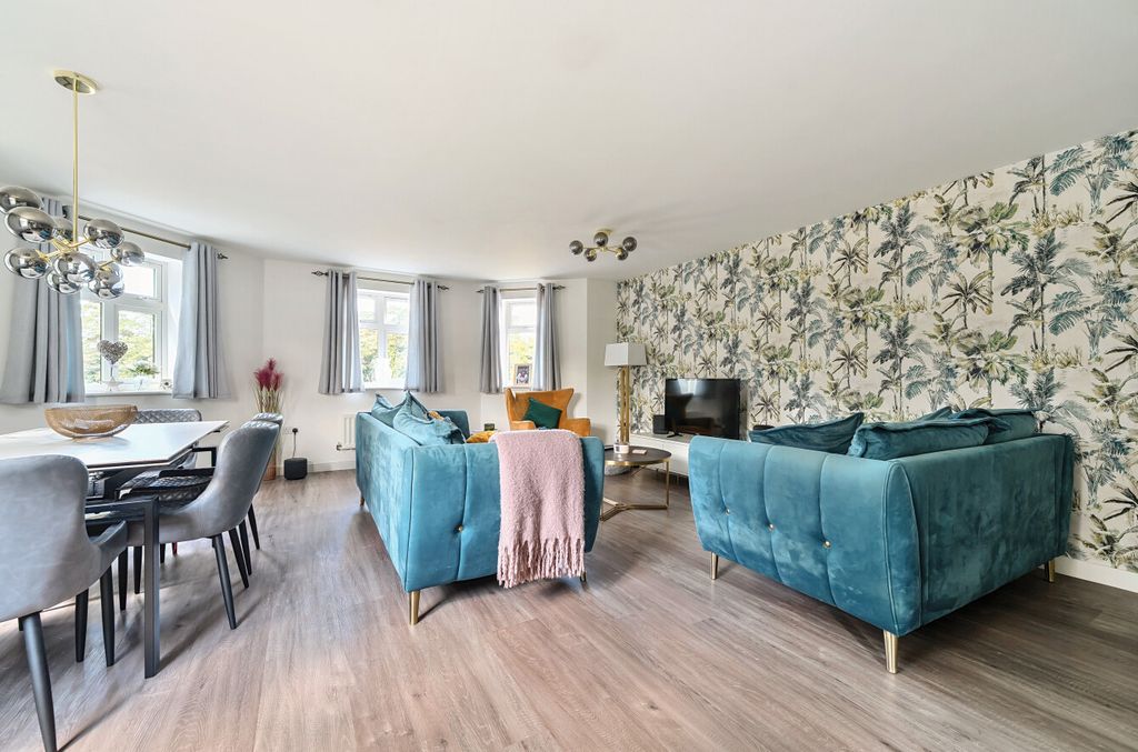 Additional image 5 of 3 bed flat for saleHindhead, Surrey GU26