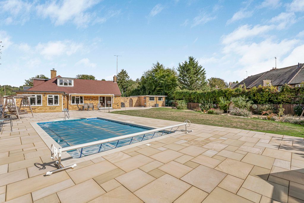 Additional image 2 of 4 bed detached house for salePiccotts End, Hemel Hempstead HP1