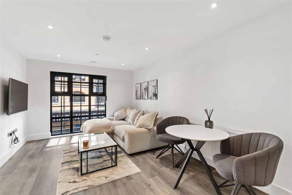 Additional image 2 of 2 bed flat for saleBircherley Green, Hertford SG14