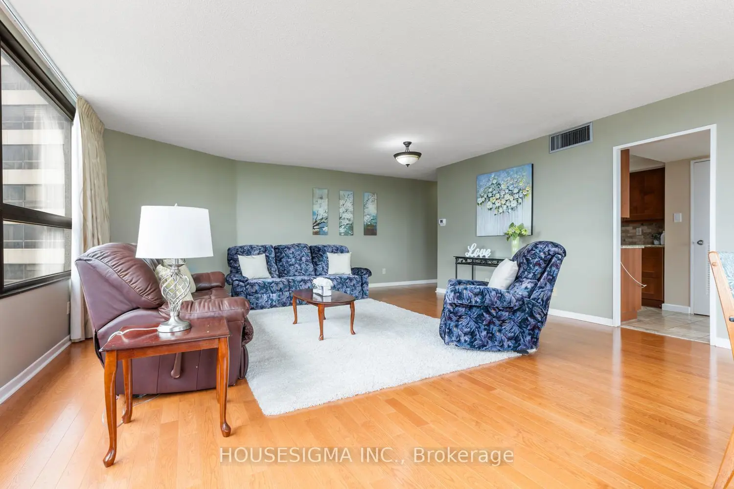 1300 Bloor Street 2010 photo 4