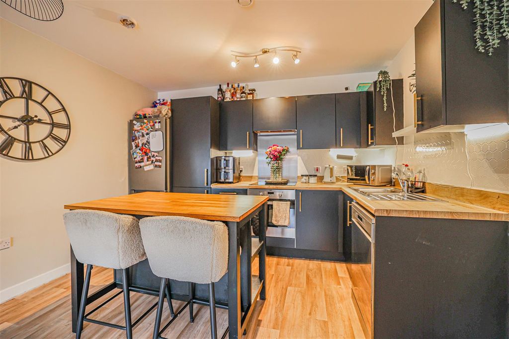 Additional image 8 of 2 bed flat for saleFrogmore Road, Hemel Hempstead HP3