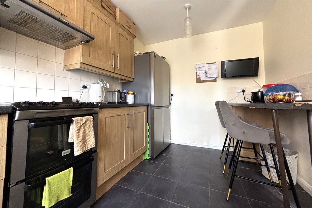 Additional image 6 of 2 bed maisonette for saleStation Road, Hook, Hampshire RG27