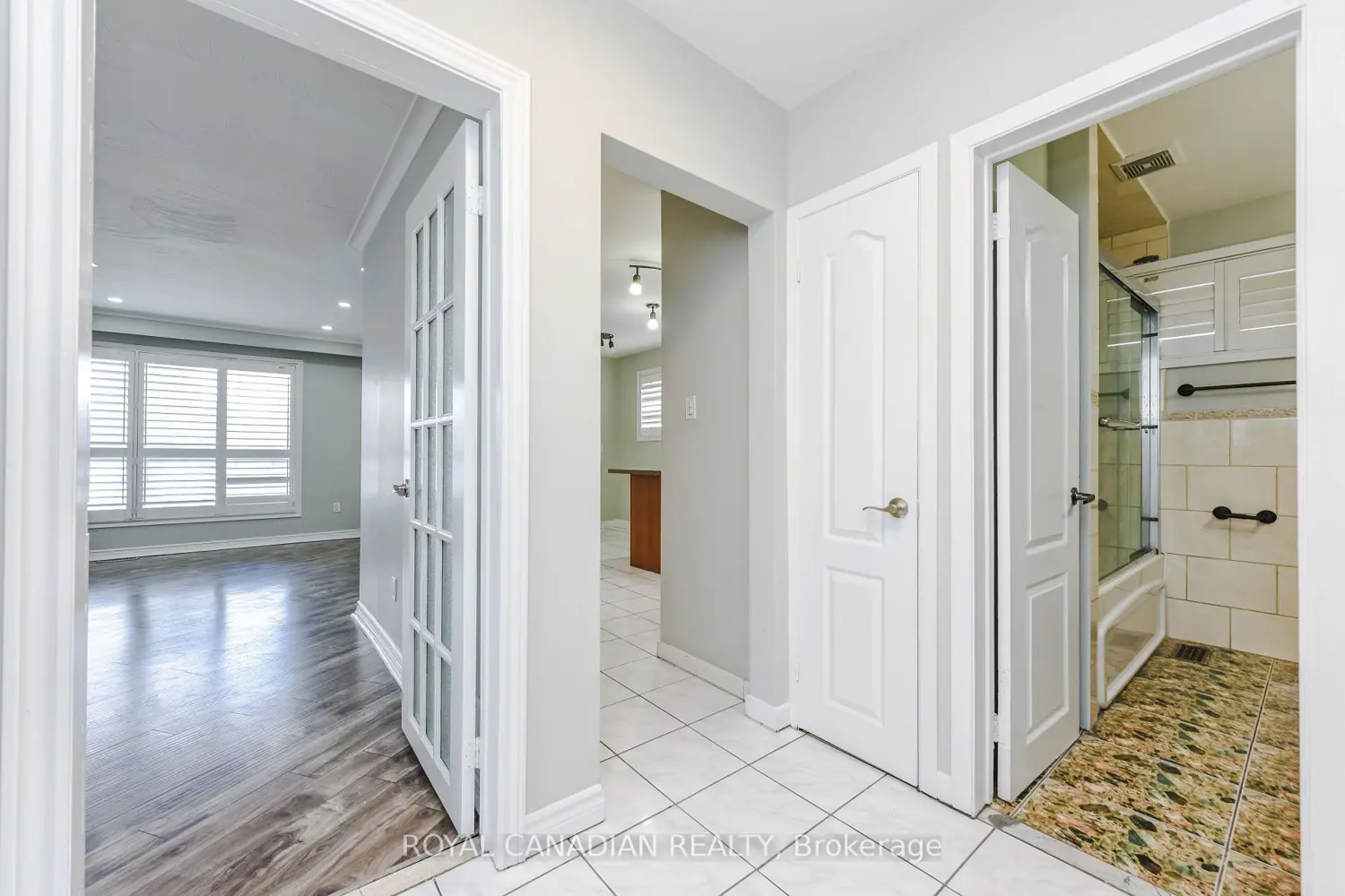 7566 Lockington Crescent photo 5