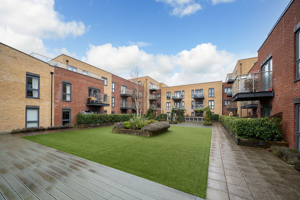 Additional image 5 of 2 bed flat for saleRegents House Frogmore Road, Hemel Hempstead, Hertfordshire HP3