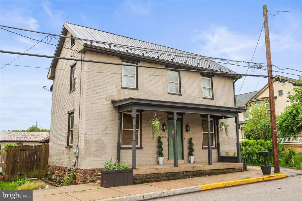 225 Main Street, York Springs, PA 17372
