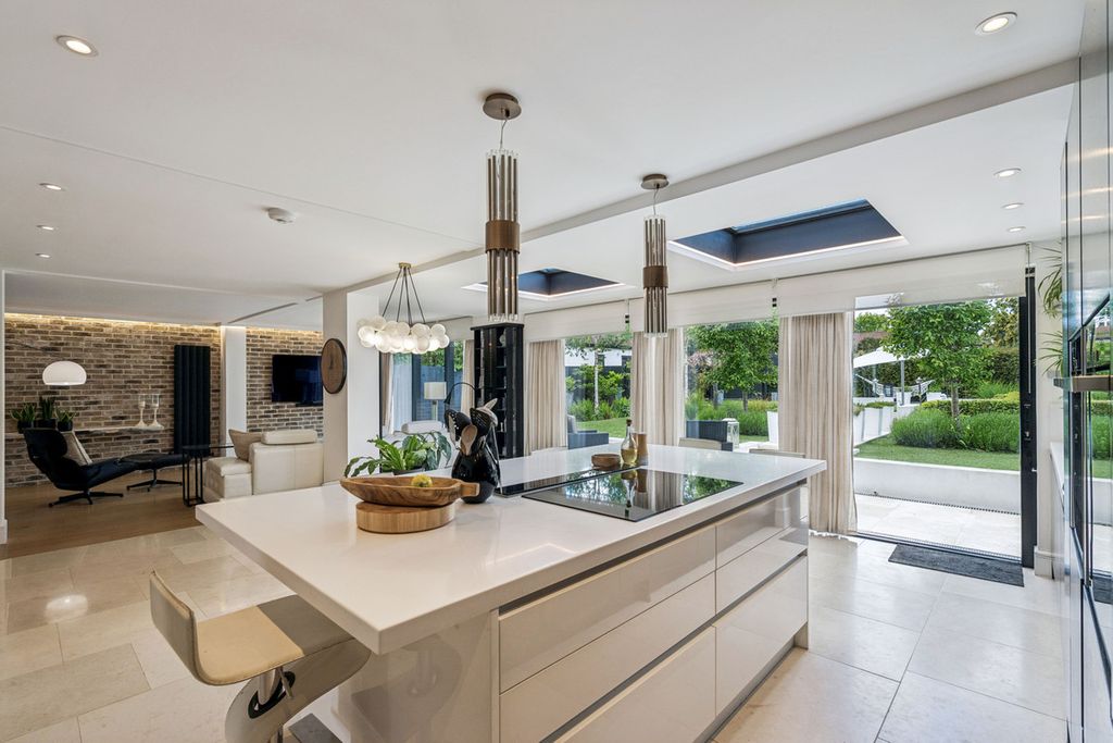 Additional image 5 of 4 bed detached house for saleSt. Davids Close, Hemel Hempstead HP3