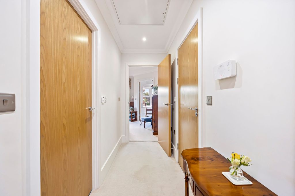 Additional image 8 of 2 bed flat for saleDurrants Drive, Faygate RH12