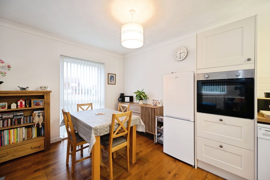 Additional image 5 of 2 bed flat for saleSouthwood Road, Hayling Island, Hampshire PO11