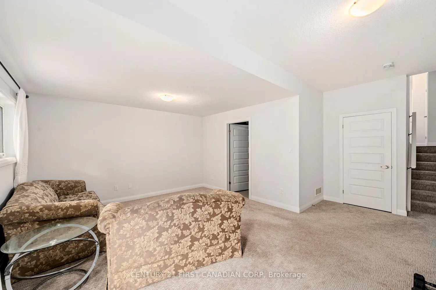 819 Kleinburg Drive 8 photo 4