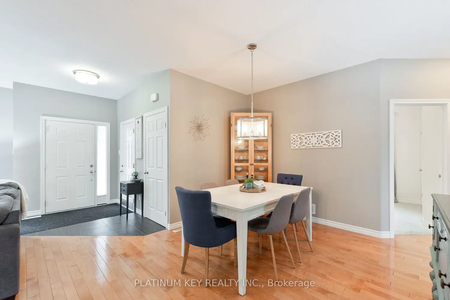 56 Cassie Crescent photo 4