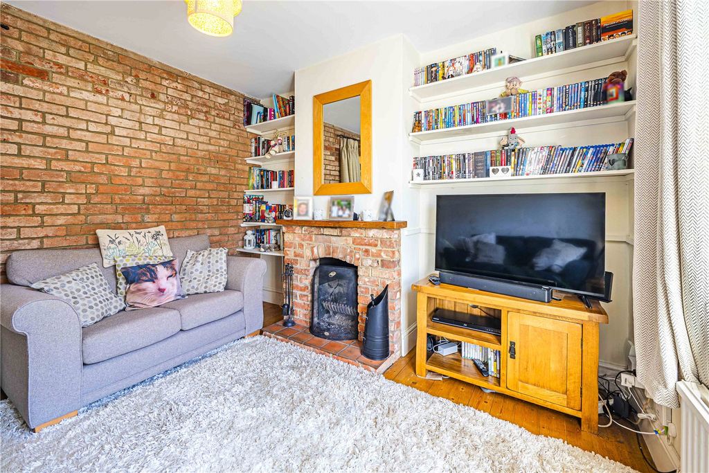 Additional image 2 of 2 bed semi-detached house for saleEbberns Road, Apsley, Hemel Hempstead, Hertfordshire HP3