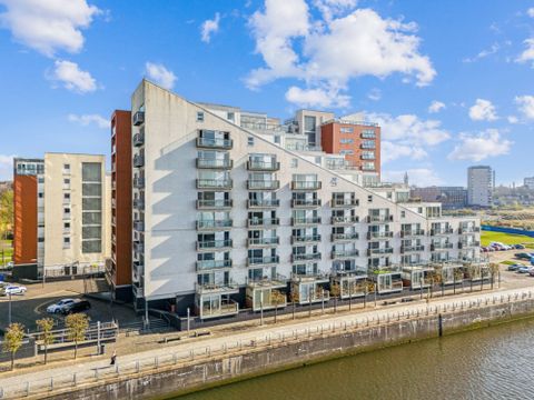 Meadowside Quay Walk, Flat 5/1, Glasgow Harbour, Glasgow G11