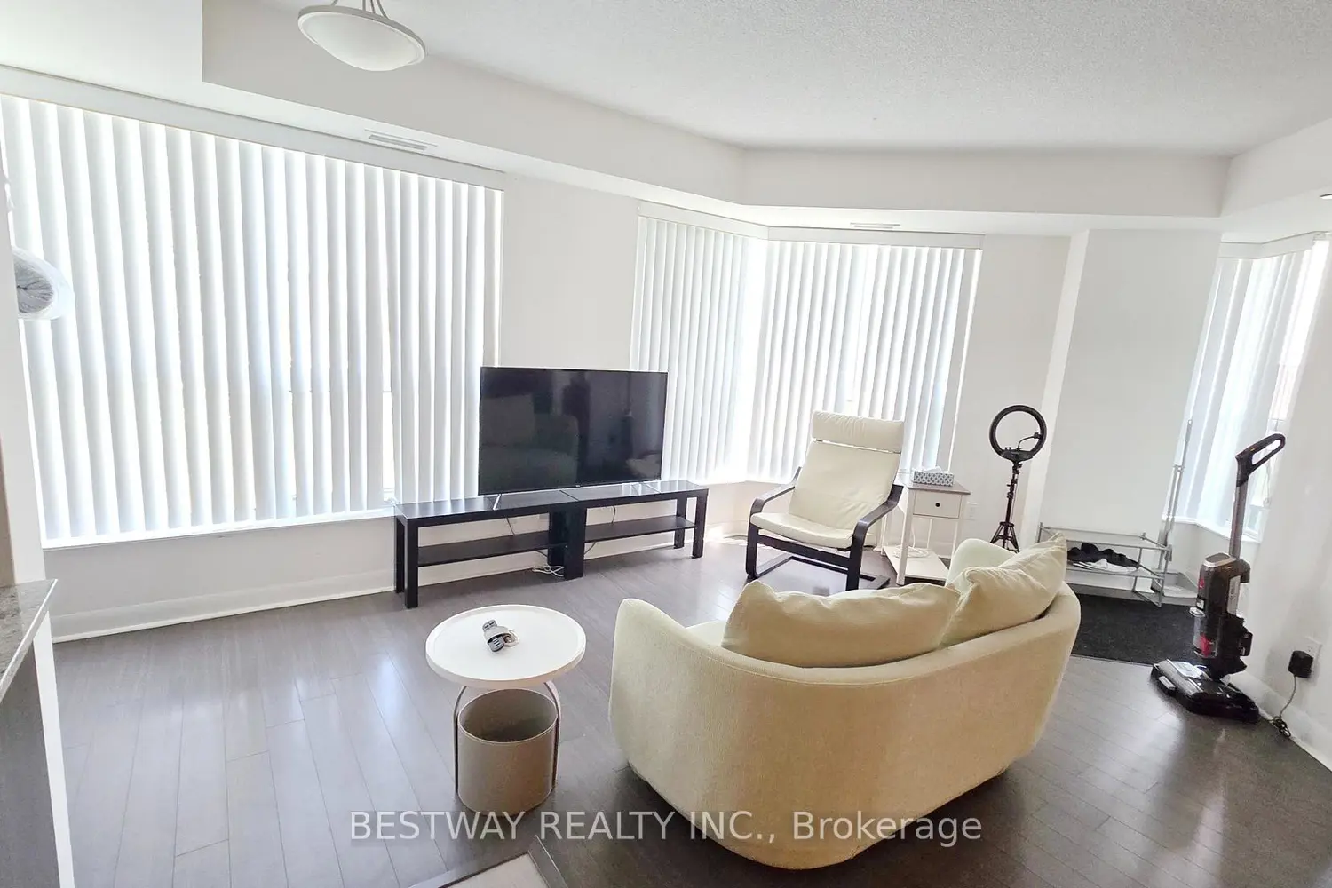 75 Norman Bethune Avenue 208 photo 4
