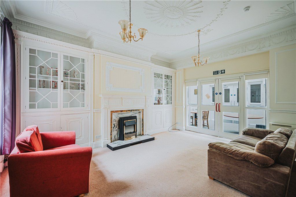 35 bed detached house for saleYork Road, Harrogate, North Yorkshire HG1 photo 3